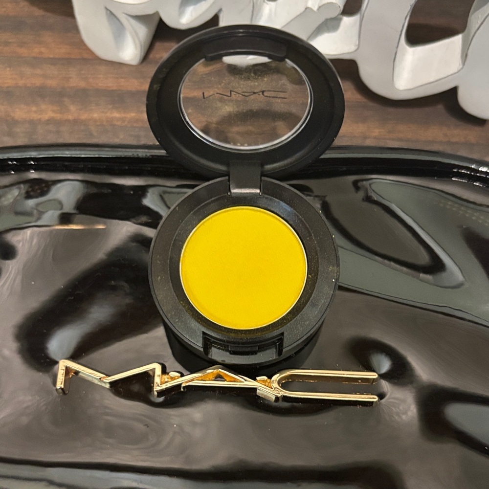 MAC Cosmetics Bold Yellow Eyeshadow